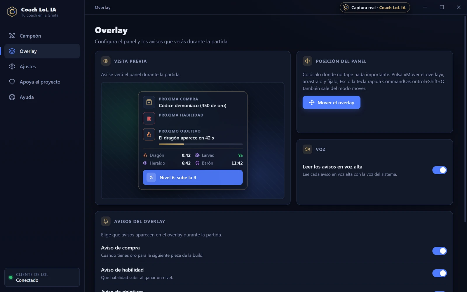 Captura de la vista Overlay de Coach LoL IA: vista previa del panel con la próxima compra y el próximo objetivo, botón Mover el overlay, interruptor de voz y lista de avisos activables (compra, habilidad y objetivos).